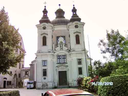 Wallfahrtskirche Christkindl und das Postamt Christkindl